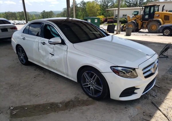 Mercedes-Benz Klasa E cena 74900 przebieg: 88897, rok produkcji 2017 z Raszków małe 67